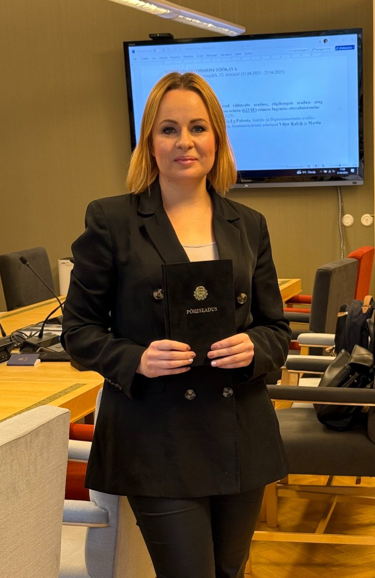 Подробнее о статье Я перешла в конституционную комиссию из международной комиссии